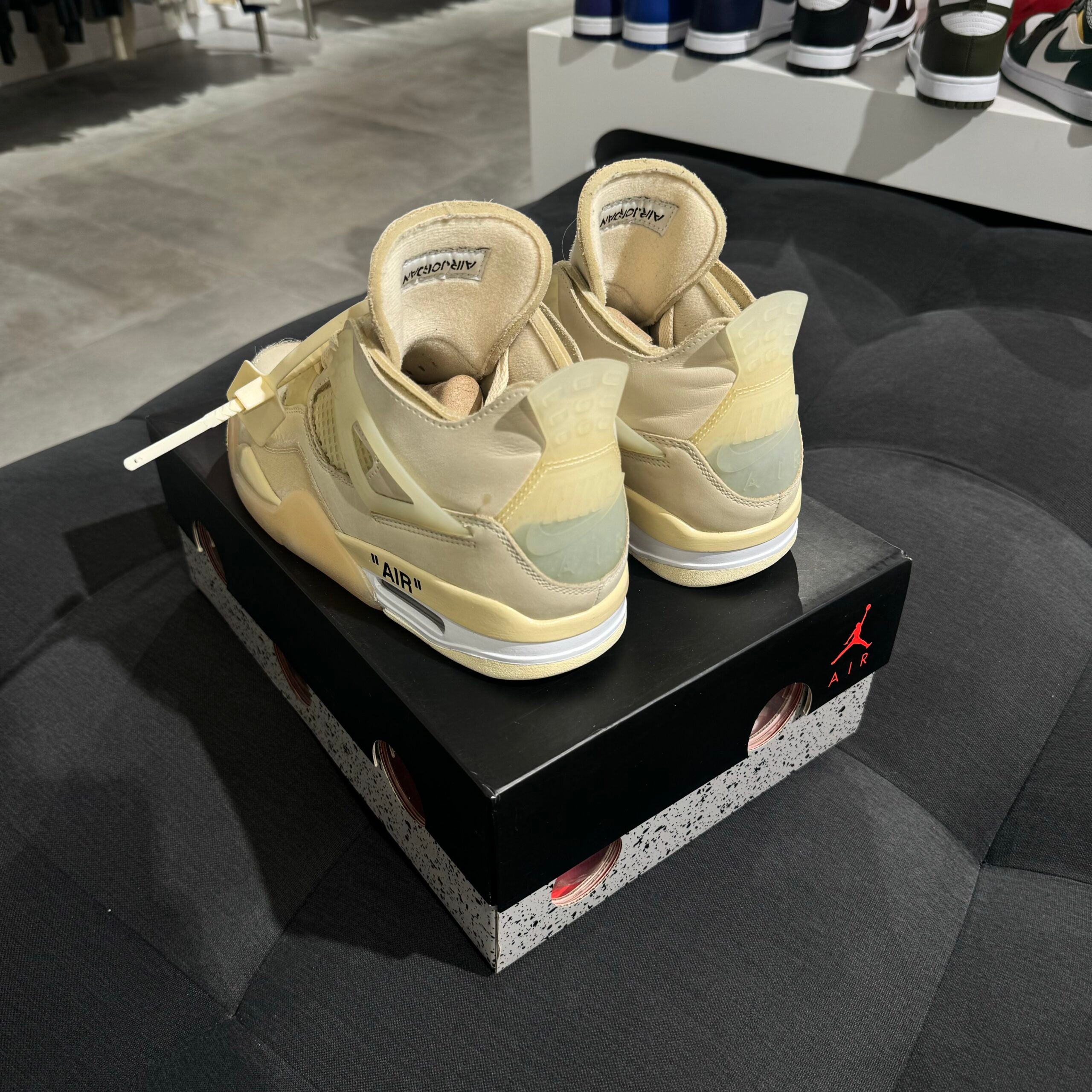 Jordan 4 Retro (41) - Off-White Sail (USADO)