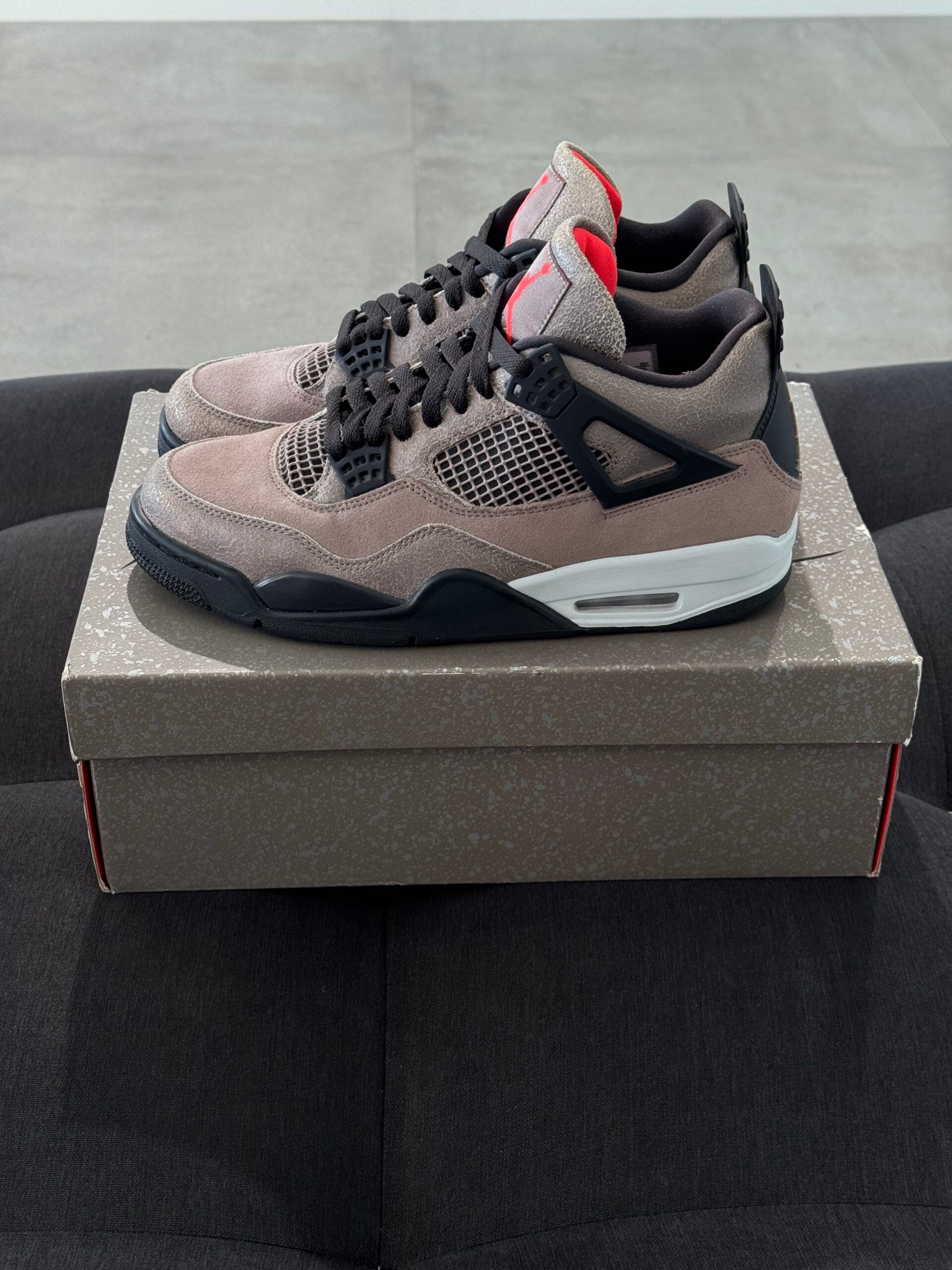 Jordan 4 Retro (43) - Taupe Haze (USADO)