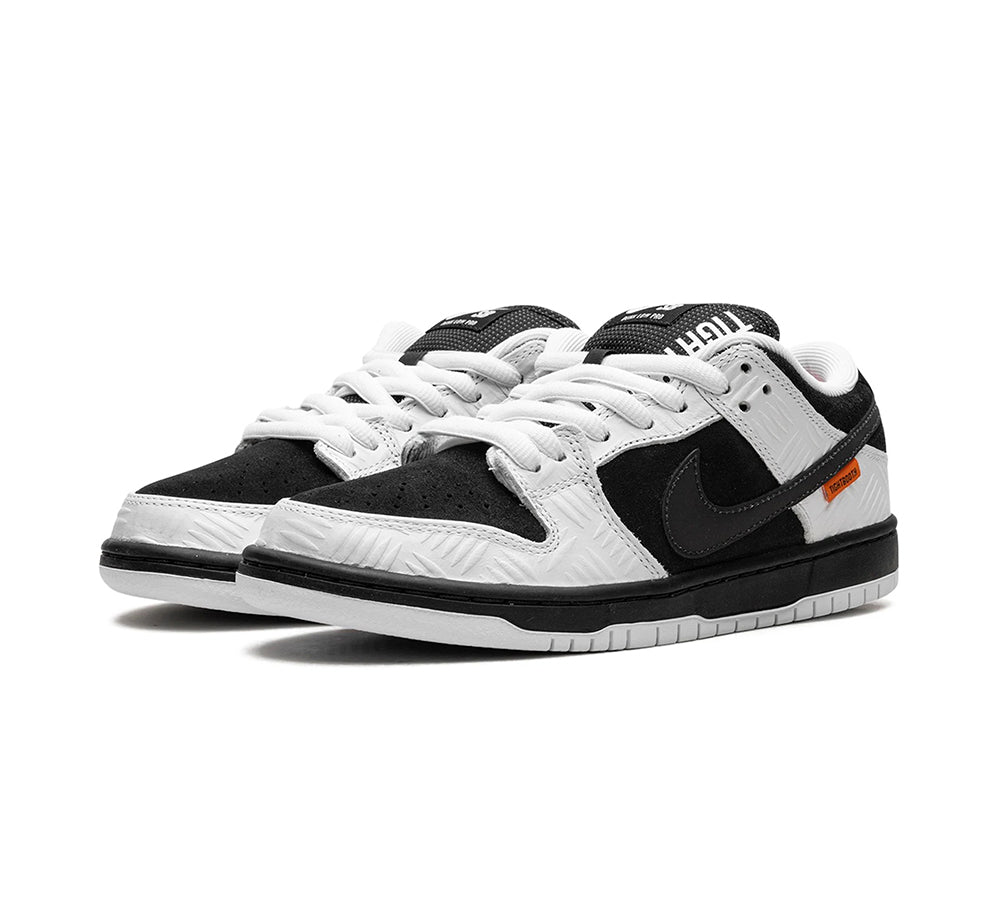 Nike SB Dunk Low - TIGHTBOOTH