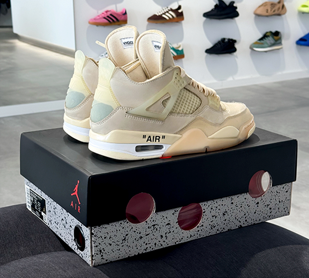 Jordan 4 Retro (40) - Off-White Sail (USADO)