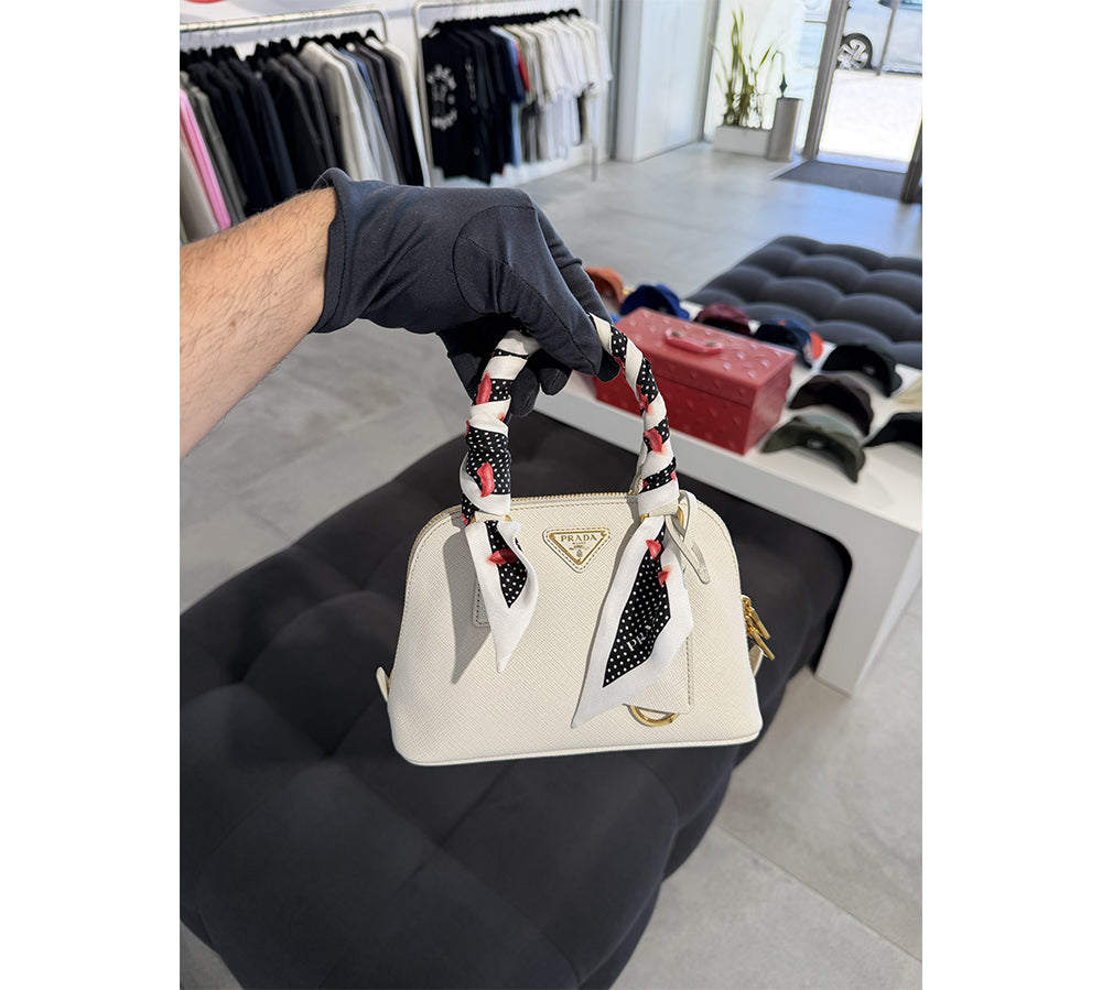 Prada Promenade mini Saffiano leather bag w/ printed silk twill scarf 55 - Chalk White (USADO))